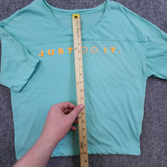 Nike Dri-Fit Just Do It Woman's Medium Light Blue Short Sleeve Crop Tshirt - Picture 4 of 6
